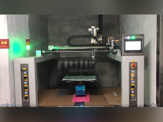 磁材自动喷漆台